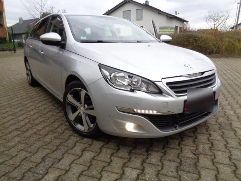 Gebraucht Peugeot 308 120 PS (88 kW) 2017 Silber Kombi