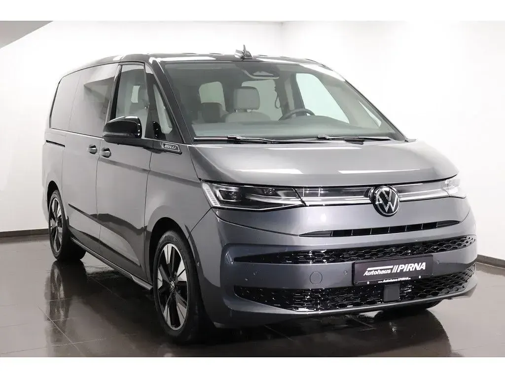 Gebraucht VW Multivan Edition 150 PS (110 kW) 2026 Grau Van / Kleinbus