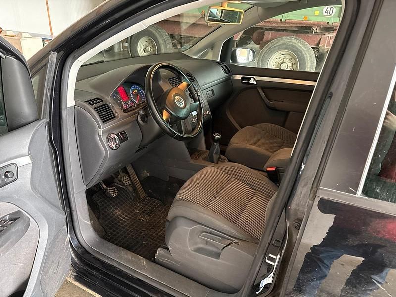 Gebraucht VW Touran 77 PS (56 kW) 2006 Schwarz Van / Kleinbus