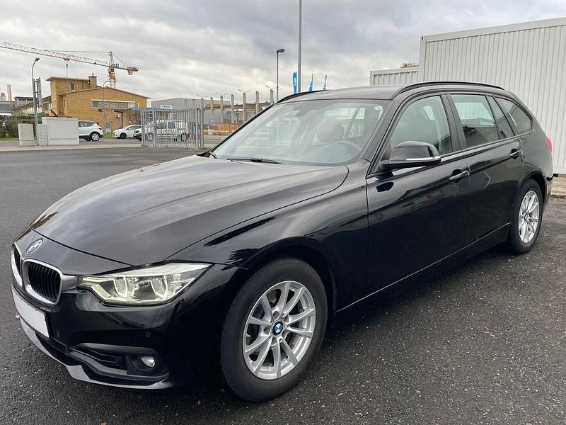 Schwarz Gebraucht 2019 BMW 318 Limousine | 14.980 € (Fairer Preis) - Bild 1/4