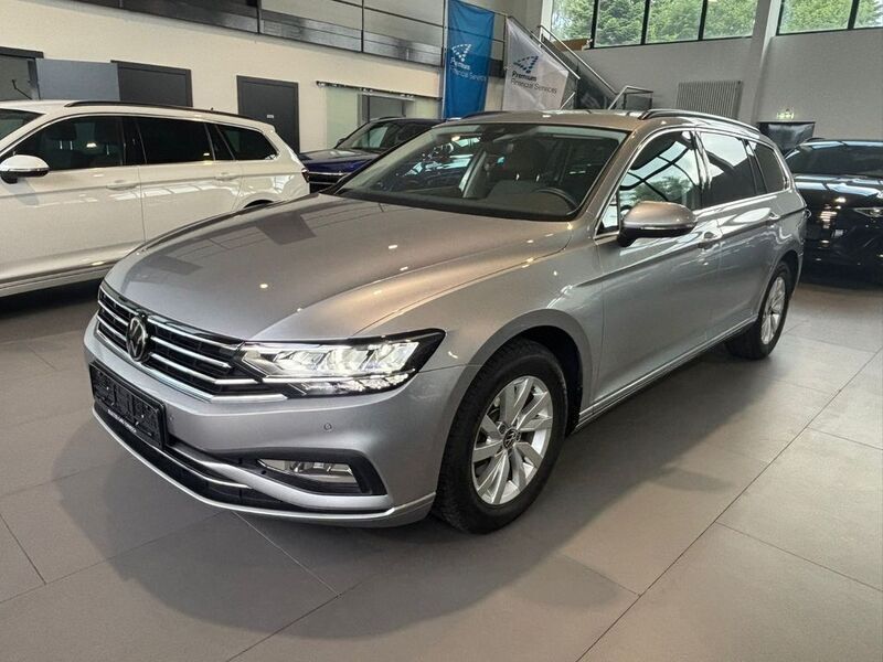 Silber Gebraucht 2023 VW Passat Business Kombi | 26.990 € (Superpreis) - Bild 1/4