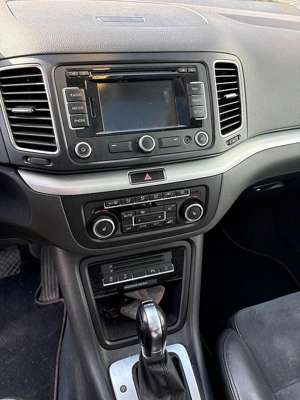 Gebraucht VW Sharan 170 PS (125 kW) 2011 Grau Van / Kleinbus