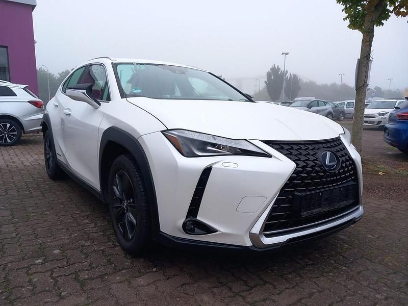 Gebraucht Lexus UX 250h Launch Edition 184 PS (135 kW) 2019 Weiß SUV