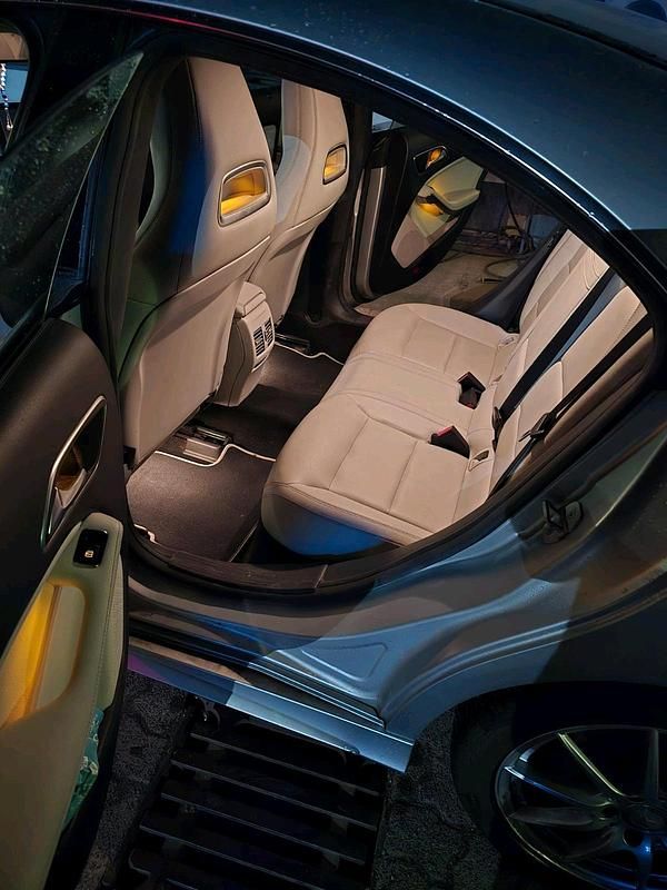 Grau Gebraucht 2015 Mercedes CLA250 Limousine | 19.000 € (Guter Preis) - Bild 1/4