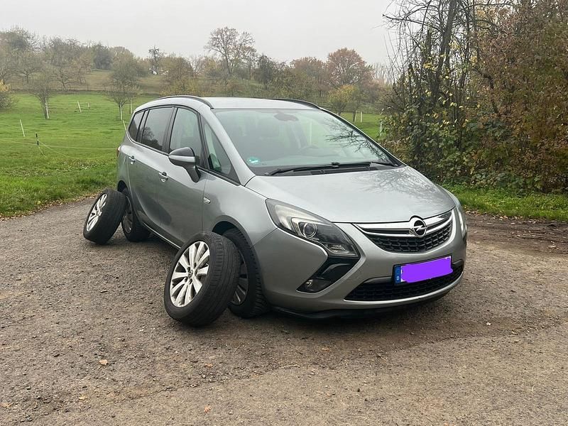 Grau Gebraucht 2012 Opel Zafira Tourer Van / Kleinbus | 3.900 € (Guter Preis) - Bild 1/4
