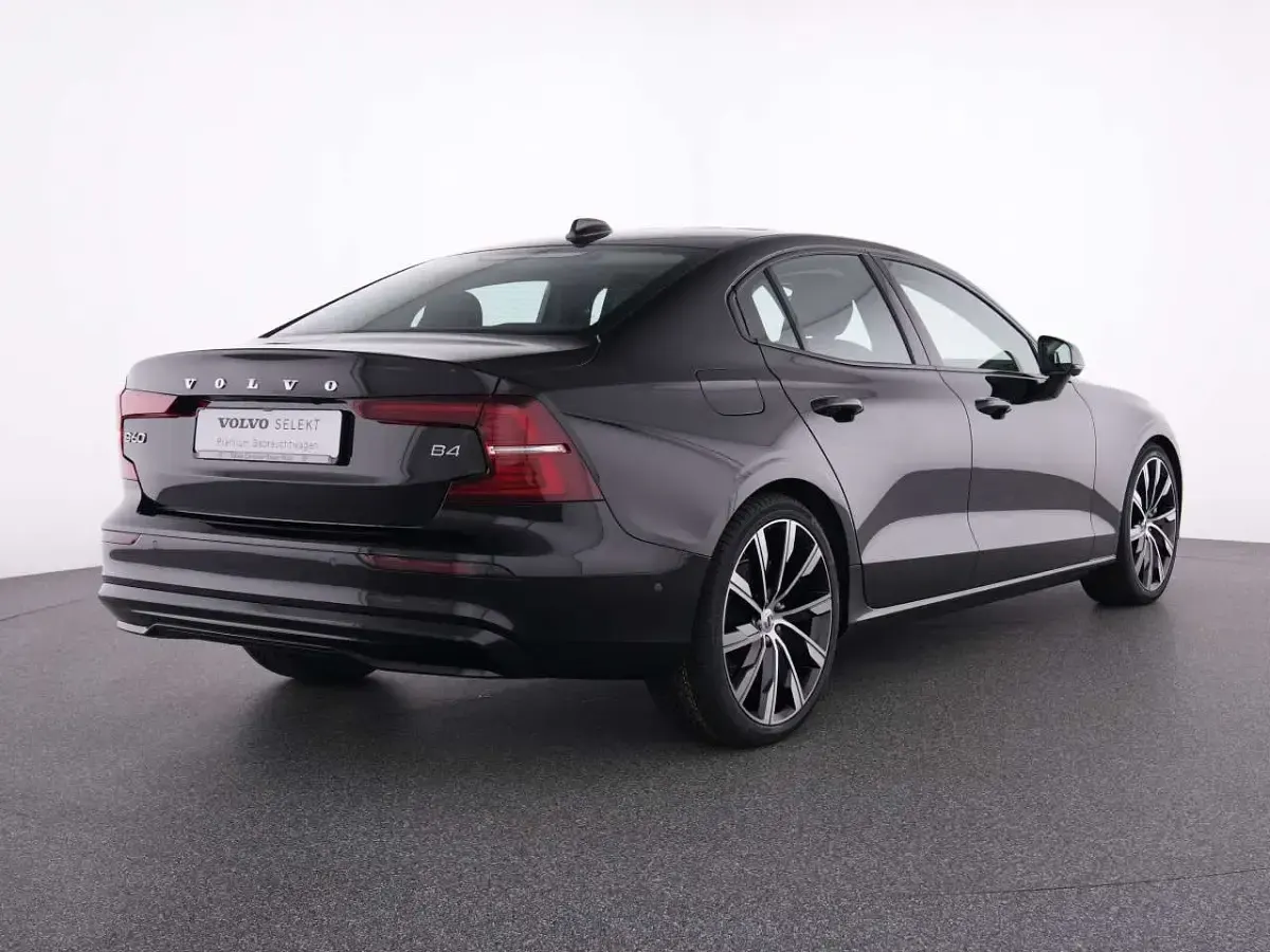 Gebraucht Volvo S60 Plus 198 PS (145 kW) 2024 Schwarz Limousine