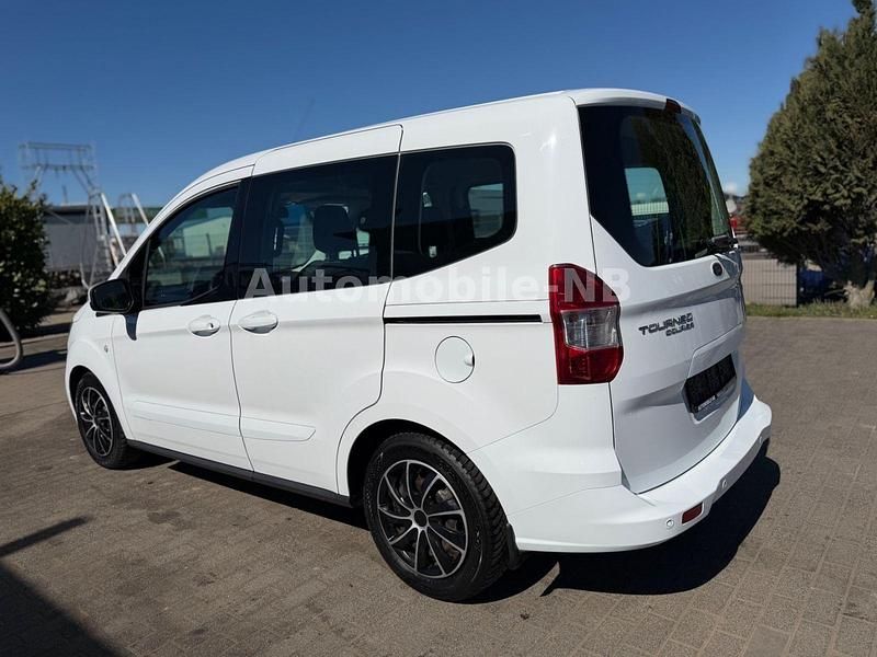 Gebraucht Ford Tourneo Courier Trend 101 PS (74 kW) 2016 Weiß Van / Kleinbus