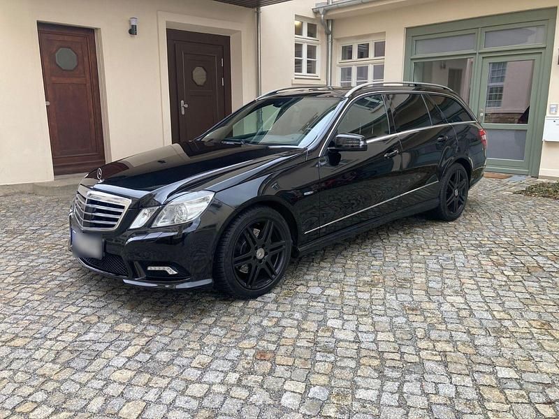 Gebraucht Mercedes E350 265 PS (194 kW) 2010 Schwarz Kombi