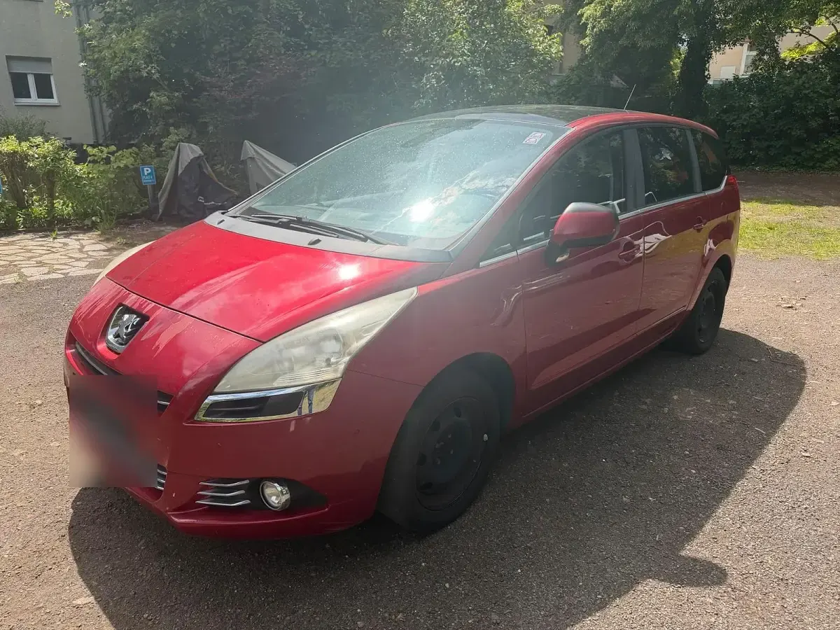 Gebraucht Peugeot 5008 153 PS (112 kW) 2010 Rot Van / Kleinbus