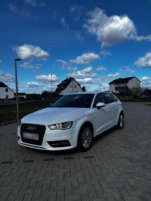 Second-hand Audi A3 Attraction 150 CP (110 kW) 2015 Alb Berlinǎ