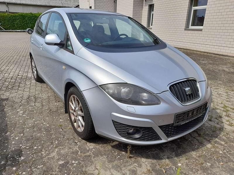 Luna silber metallic Gebraucht 2011 Seat Altea Style Van / Kleinbus | 6.390 € (Fairer Preis) - Bild 1/4