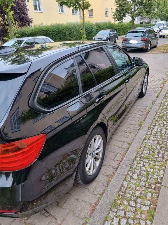 Schwarz Gebraucht 2014 BMW 320 Kombi | 7.900 € (Fairer Preis) - Bild 1/4