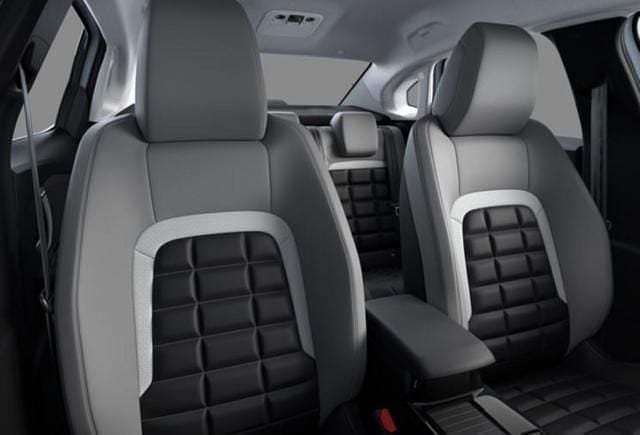 Neu Citroën C4 X 145 PS (106 kW) 2025 Okenit weiß metallic okenit weiß metallic SUV