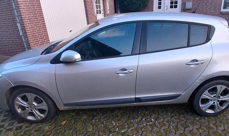 Gebraucht Renault Mégane 100 PS (73 kW) 2009 Silber Limousine