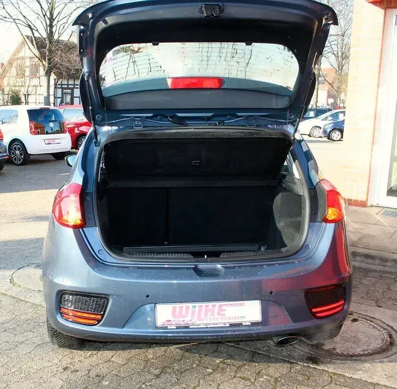 Gebraucht Kia Ceed Edition 7 135 PS (99 kW) 2017 Blau Kleinwagen