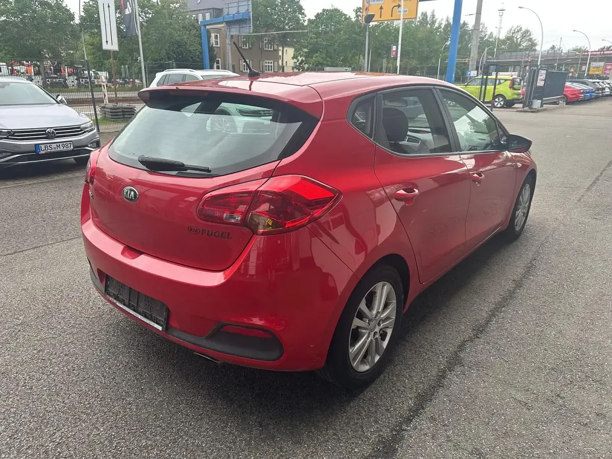 Używany Kia Ceed Edition 7 2014 Czerwony Hatchback