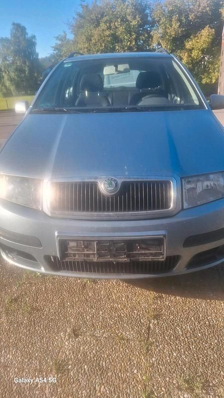 Grau Gebraucht 2005 Skoda Fabia Kombi | 400 € (Superpreis) - Bild 1/4
