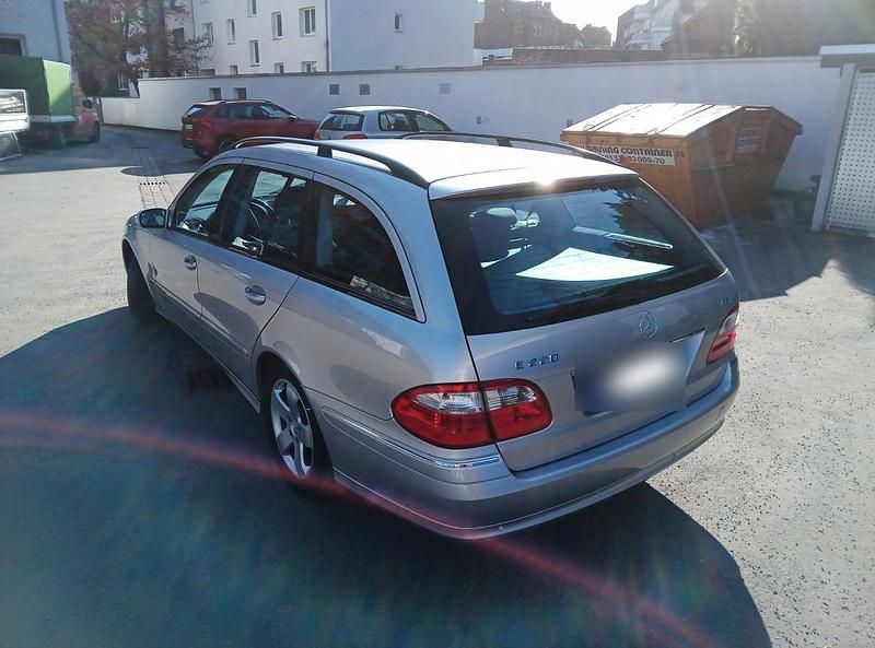 Gebraucht Mercedes E220 Avantgarde 150 PS (110 kW) 2005 Silber Kombi
