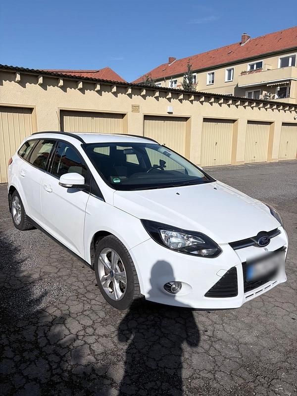 Gebraucht Ford Focus 100 PS (73 kW) 2012 Weiß Kombi