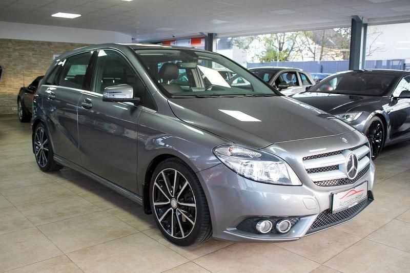 Gebraucht Mercedes B200 156 PS (114 kW) 2014 Grau Van / Kleinbus