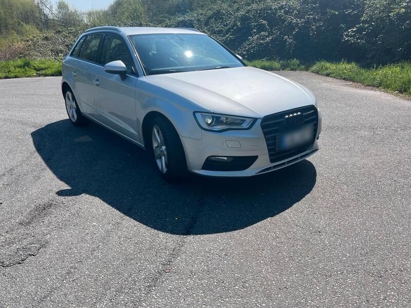Silber Gebraucht 2014 Audi A3 Limousine | 9.999 € (Superpreis) - Bild 1/4