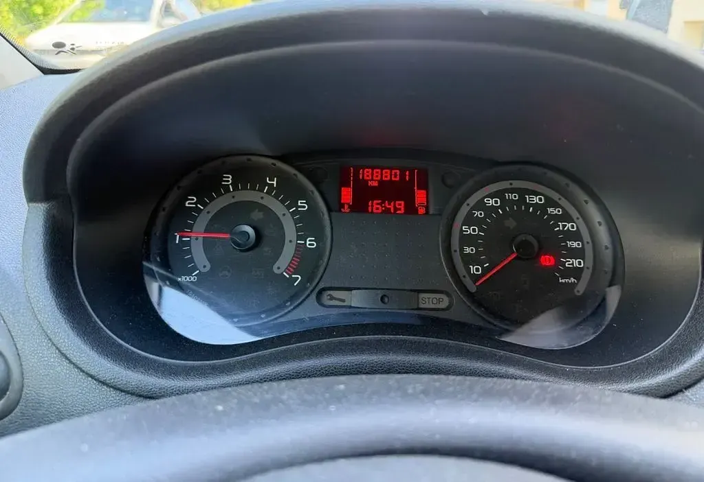 Gebraucht Renault Clio II Authentique 65 PS (47 kW) 2005 Rot Limousine