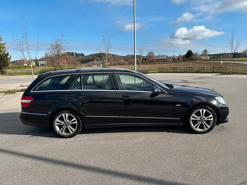 Second-hand Mercedes E250 204 CP (150 kW) 2012 Negru Break