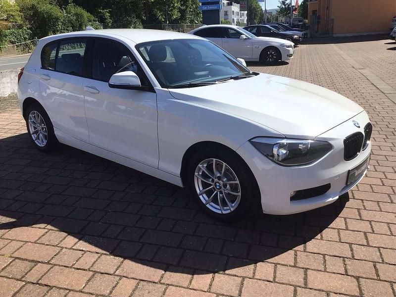 Alpinweiß Gebraucht 2013 BMW 116 Advantage Kleinwagen | 10.950 € (Etwas zu teuer) - Bild 1/4