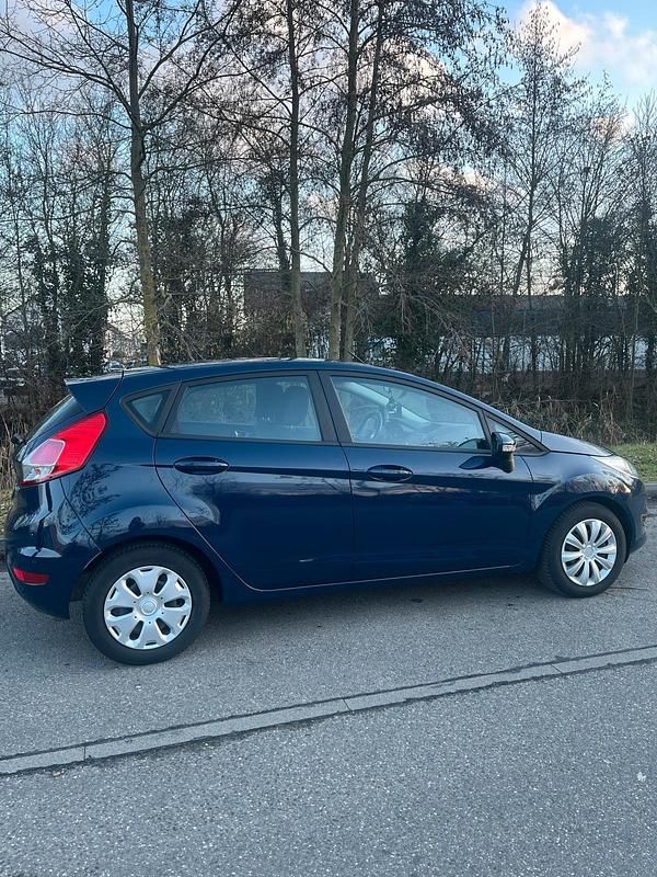Gebraucht Ford Fiesta 95 PS (69 kW) 2016 Blau Kleinwagen