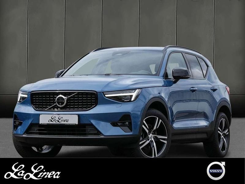 Blau Gebraucht 2024 Volvo XC40 Plus SUV | 38.390 € (Fairer Preis) - Bild 1/3