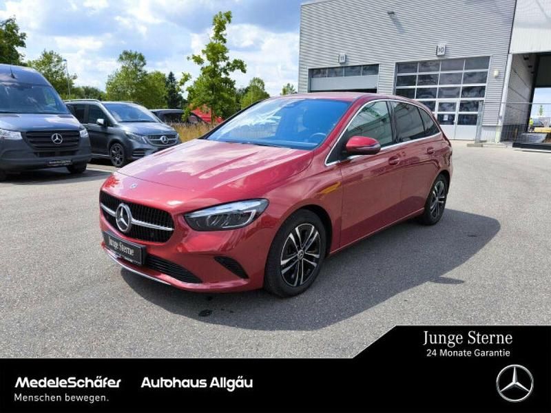Manufaktur lack manufaktur patagonienrot (metallic) Gebraucht 2024 Mercedes B220 Van / Kleinbus | 35.559 € (Guter Preis) - Bild 1/4
