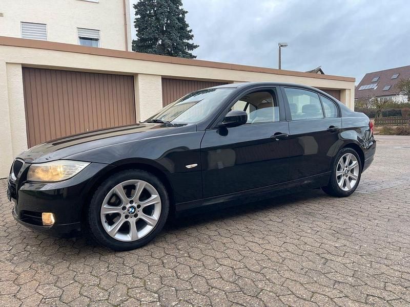 Gebraucht BMW 316 116 PS (85 kW) 2010 Schwarz Limousine