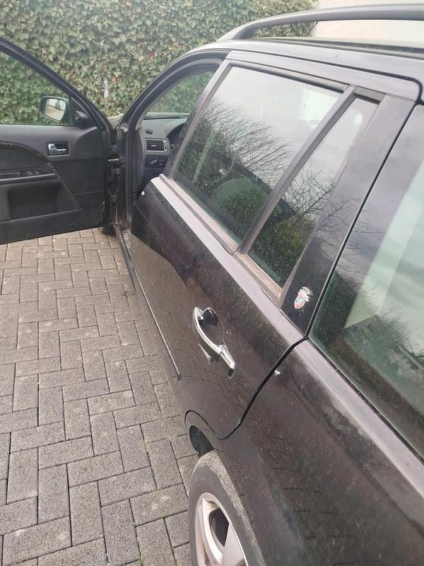 Gebraucht Ford Mondeo 131 PS (96 kW) 2004 Schwarz Kombi