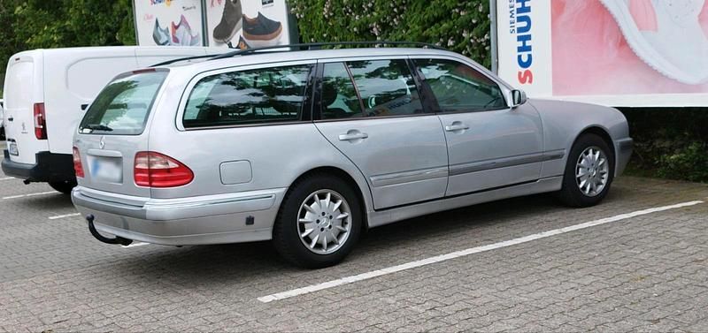 Second-hand Mercedes E240 170 CP (125 kW) 2002 Gri Break