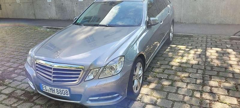 Grau Gebraucht 2011 Mercedes E200 Avantgarde Kombi | 9.888 € (Guter Preis) - Bild 1/4