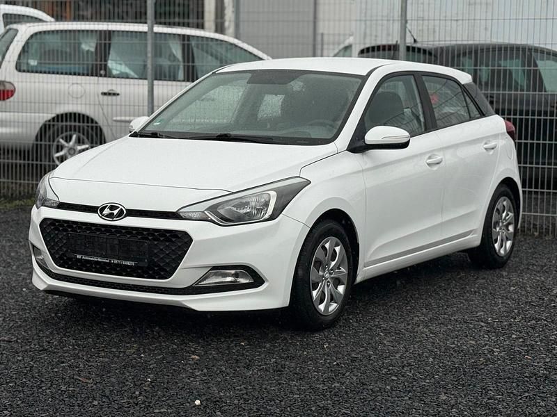 Gebraucht Hyundai i20 75 PS (55 kW) 2016 Weiß Limousine