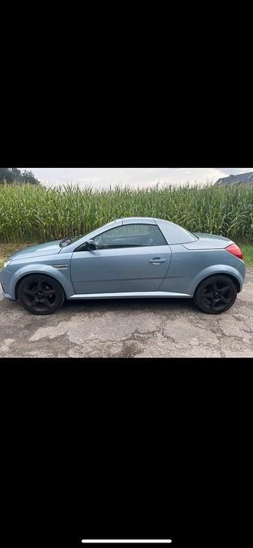 Blau Gebraucht 2005 Opel Tigra Cabrio | 2.200 € (Etwas zu teuer) - Bild 1/4