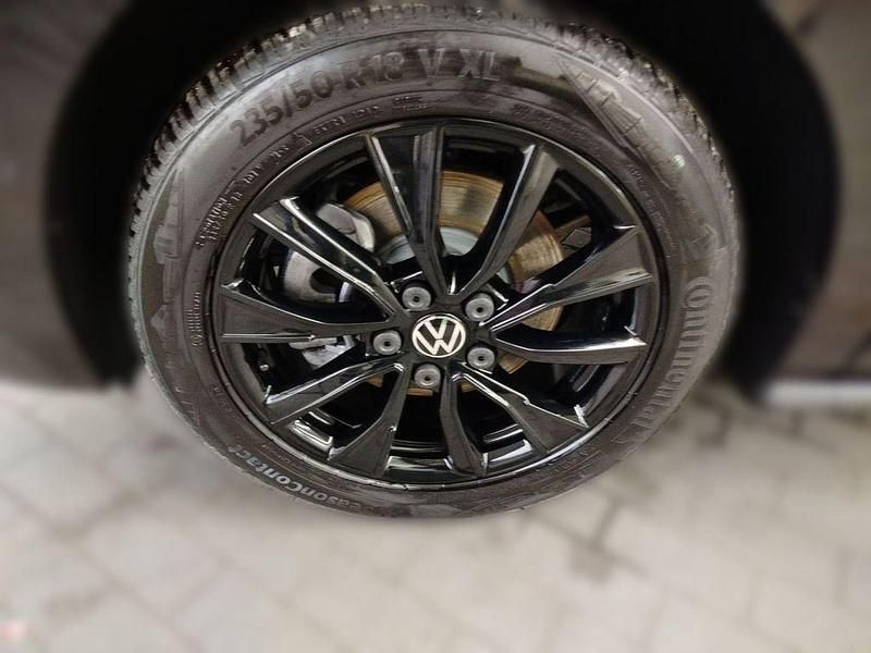 Gebraucht VW Multivan Style 150 PS (110 kW) 2024 Deep black perleffekt Van