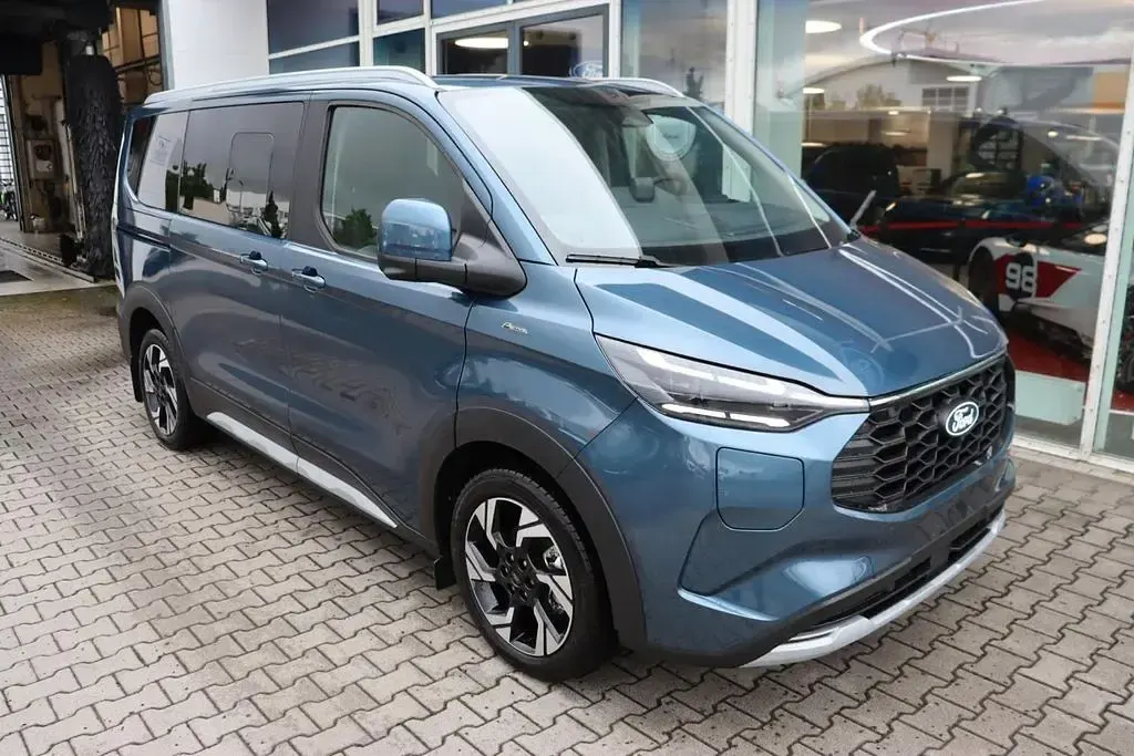 Neu Ford Tourneo Active 232 PS (170 kW) 2026 Chromablue metallic Van / Kleinbus