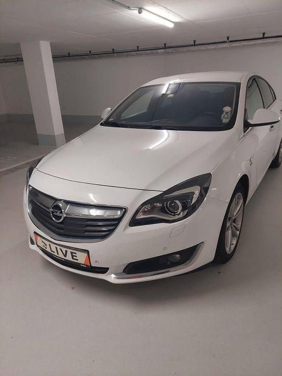 Weiß Gebraucht 2017 Opel Insignia Active Limousine | 9.990 € (Teuer) - Bild 1/4