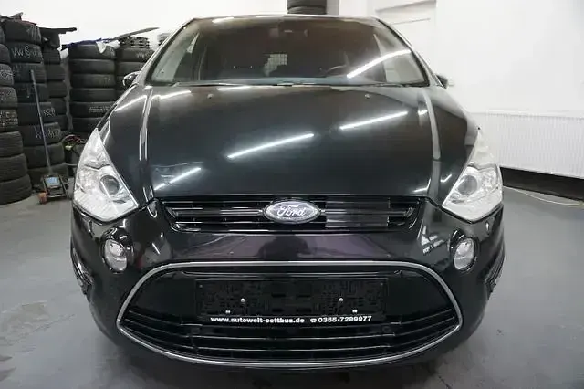 Gebraucht Ford S-MAX Titanium 140 PS (102 kW) 2014 Schwarz Van / Kleinbus