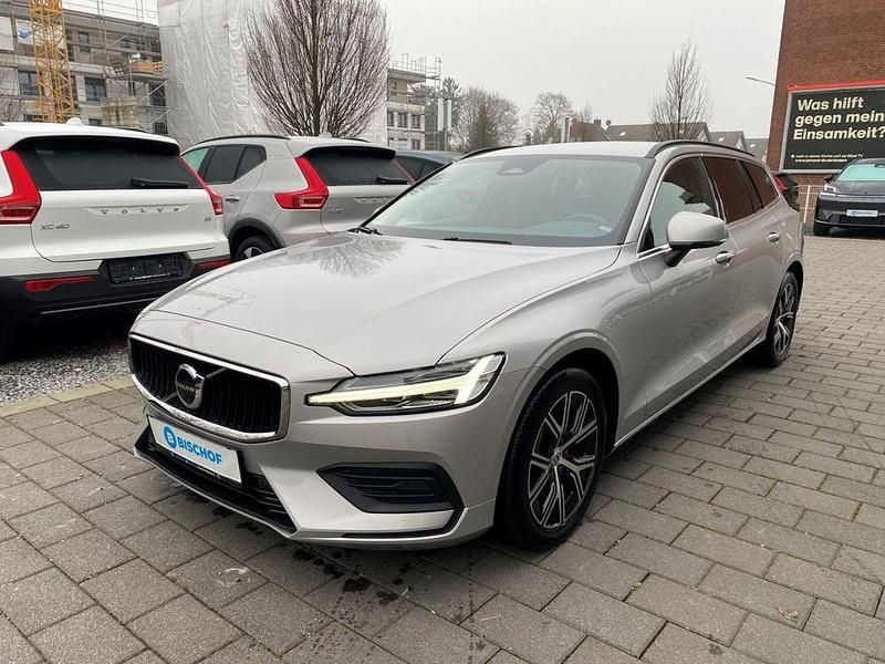 Gebraucht Volvo V60 Core 197 PS (144 kW) 2023 Silber Kombi