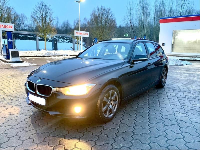 Gebraucht BMW 320 184 PS (135 kW) 2012 Schwarz Kombi