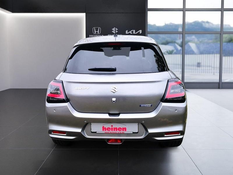 Neu Suzuki Swift Comfort+ 83 PS (61 kW) 2025 Silber Kleinwagen