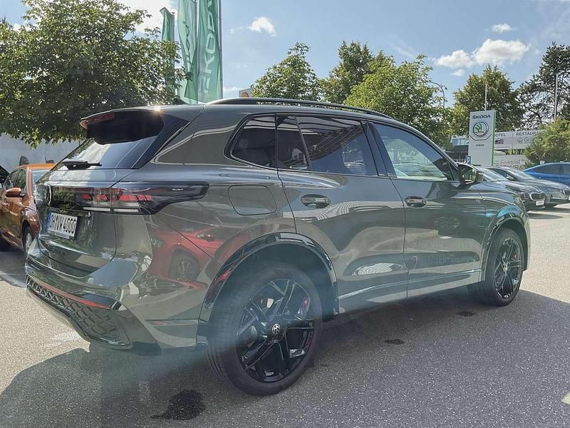 Gebraucht VW Tiguan R-line 150 PS (110 kW) 2025 Grün SUV