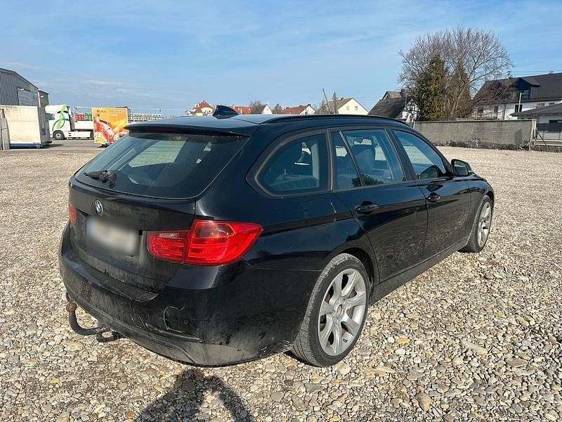 Gebraucht BMW 320 184 PS (135 kW) 2015 Schwarz Kombi