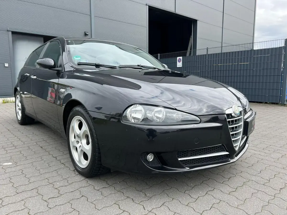 Gebraucht Alfa Romeo 147 105 PS (77 kW) 2009 Schwarz Kleinwagen