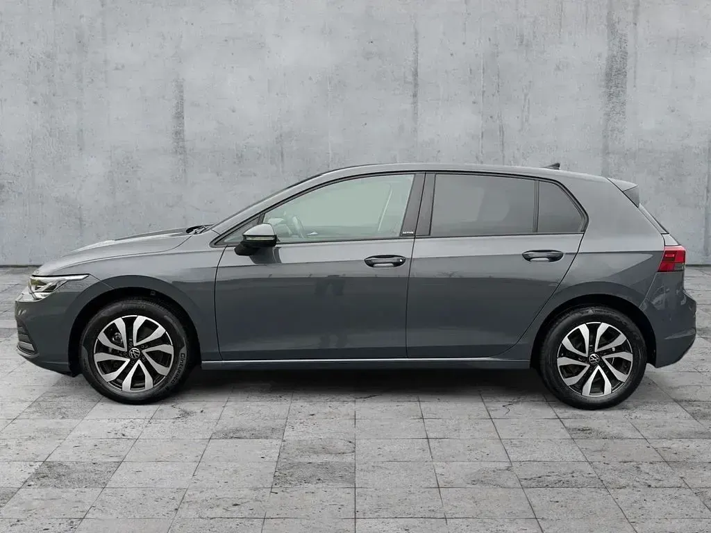 Gebraucht VW Golf VIII Active 116 PS (85 kW) 2023 Grau Limousine