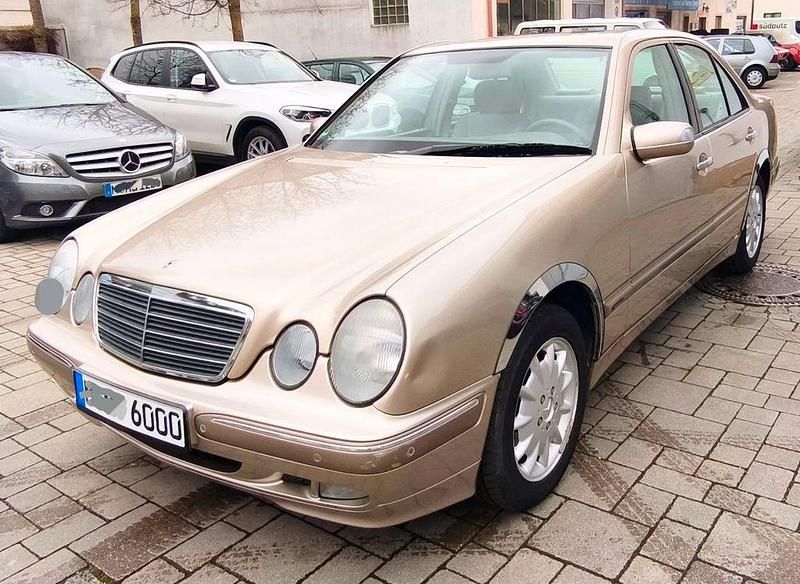 Gebraucht Mercedes E240 Elegance 170 PS (125 kW) 2000 Gold Limousine