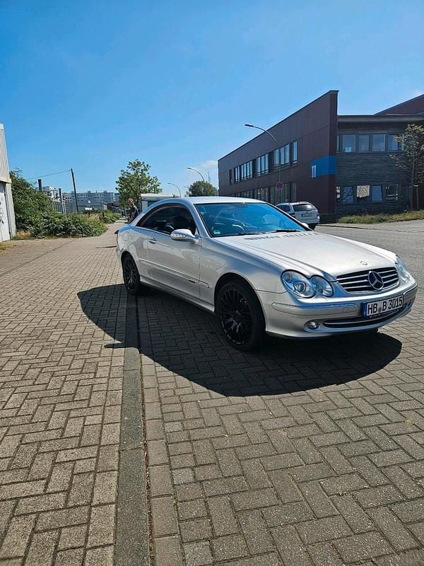Silber Gebraucht 2003 Mercedes CLK240 Avantgarde Coupé | 3.199 € (Fairer Preis) - Bild 1/4